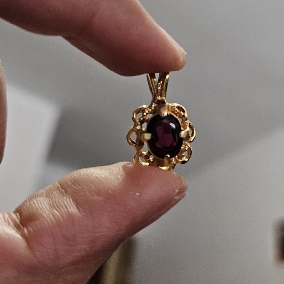 Vintage red stone pendant - Picture 2 of 5